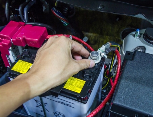 How To Avoid Sparks When Connecting Battery