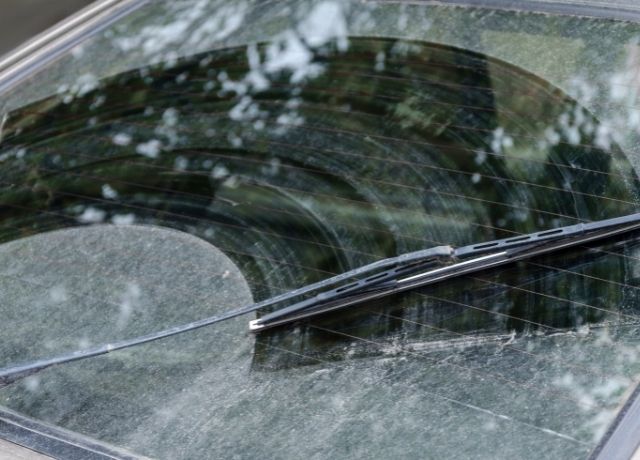 clean windshield wipers with vinegar