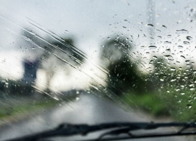 clean windshield wipers with vinegar