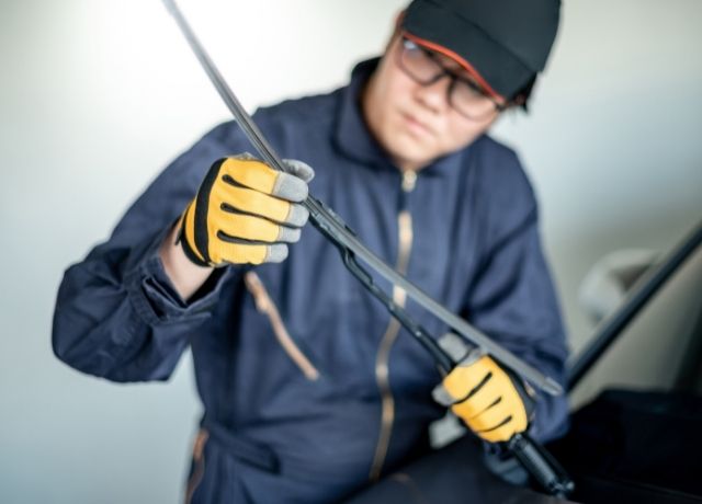 clean windshield wipers with vinegar