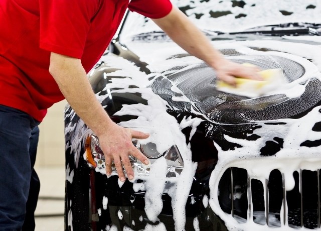 how to wash a car without a hose