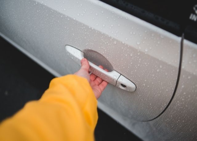 how to fix a car door that won't open