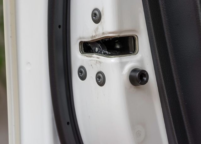 how to fix a car door that won't open